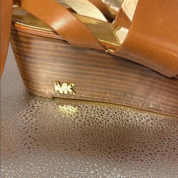 Michael Kors Tan Platform Sandals with Metallic Sole - Picture 3 of 9